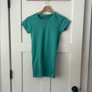 lululemon athletica Green Short Sleeve Tee